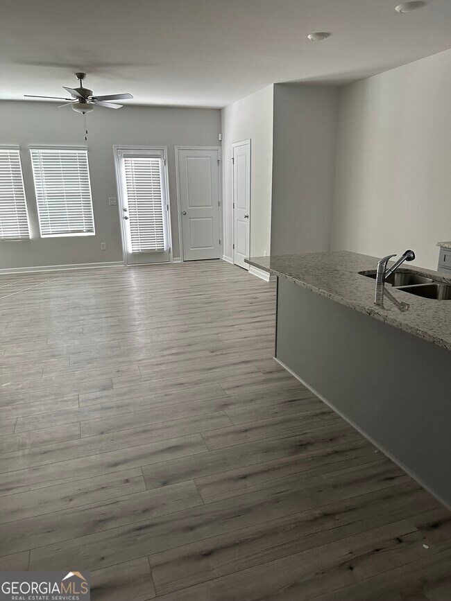 Foto del edificio - 4344 Shaffer Court
