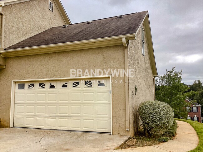 Building Photo - One month FREE RENT
