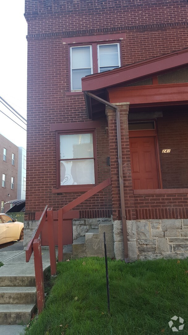 Building Photo - 239 E 12th Ave