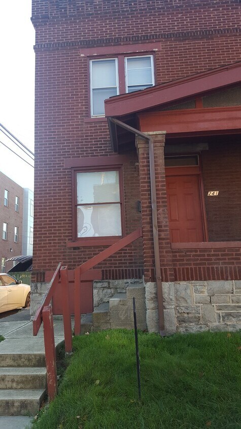 Primary Photo - 239-241 e 12th Ave