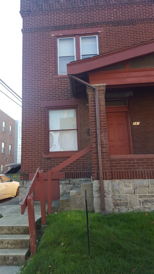Building Photo - 239 E 12th Ave