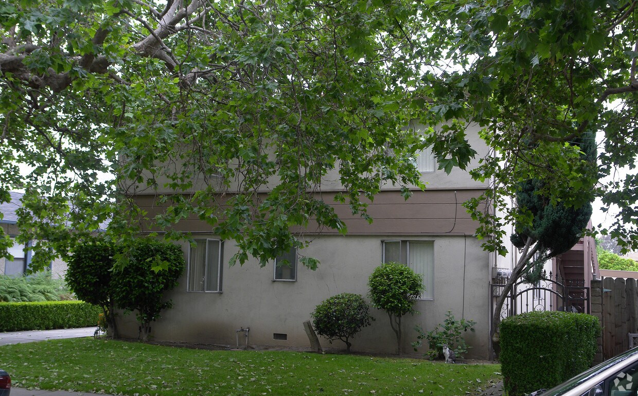 Building Photo - 21587 Montgomery St