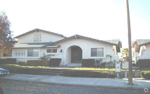Building Photo - 5867 El Zuparko Dr
