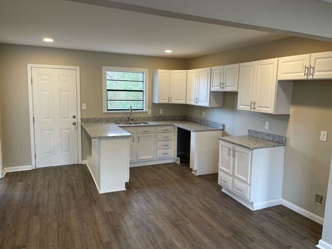 Building Photo - Charming 4-Bed, 2-Bath Home in Birmingham'...