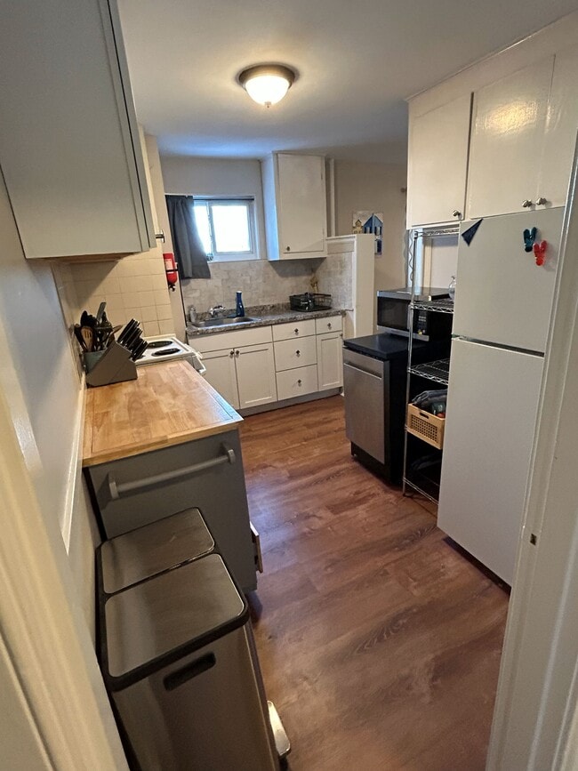 Kitchen - 121 Maple St