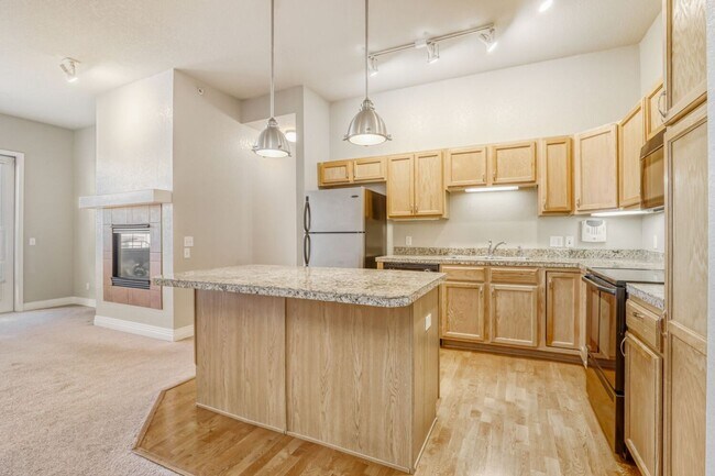 Foto del edificio - Beautiful Move in Ready- 3rd-floor condo in the heart of Mayfair-Lowry- $500 off 1st months rent!
