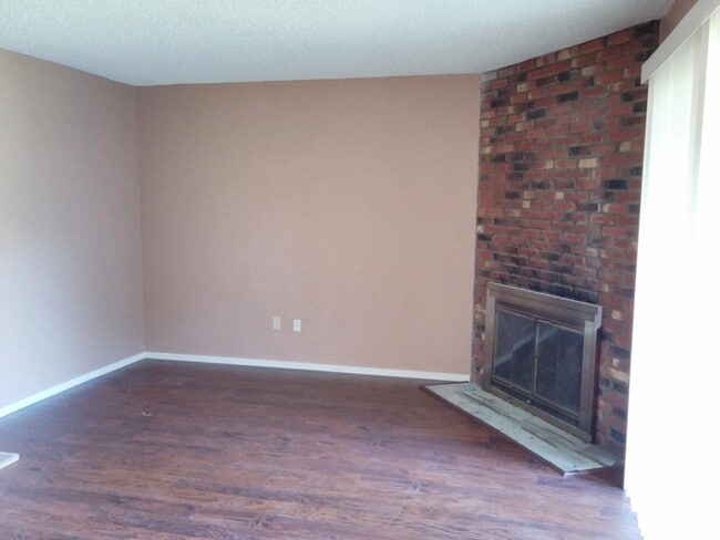 living room - 14010 Juanita Dr NE