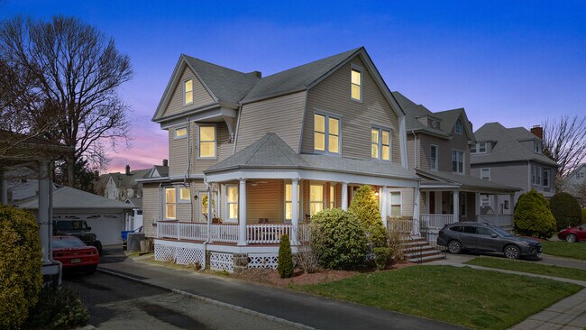 Foto del edificio - 206 Mortimer Ave