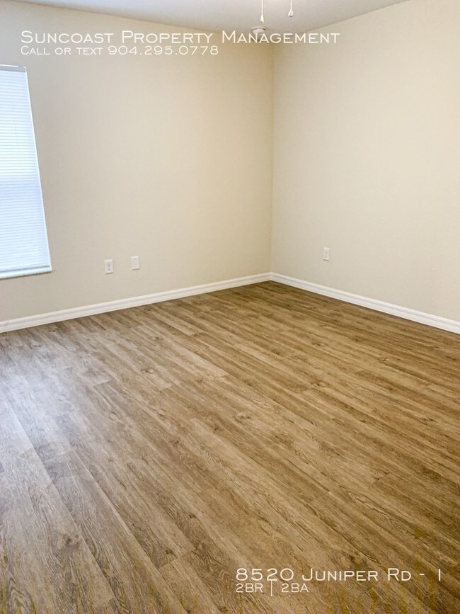 Foto del edificio - BRAND NEW Triplex for Rent!