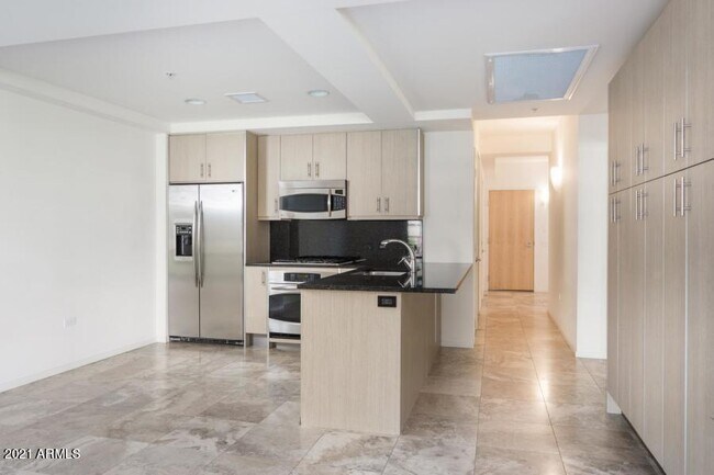 Building Photo - 7117 E Rancho Vista Dr