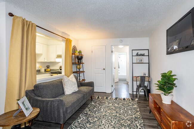 1 habitación, 1 baño, 550 pies cuadrados, sala de estar - Golden Nugget Apartments