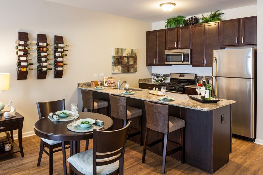 Wheaton 121 Apartments Rentals Wheaton, IL