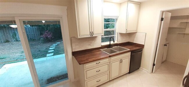 Foto del edificio - 1429 Lake Highland Dr