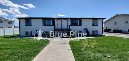Building Photo - 2348 Stace St