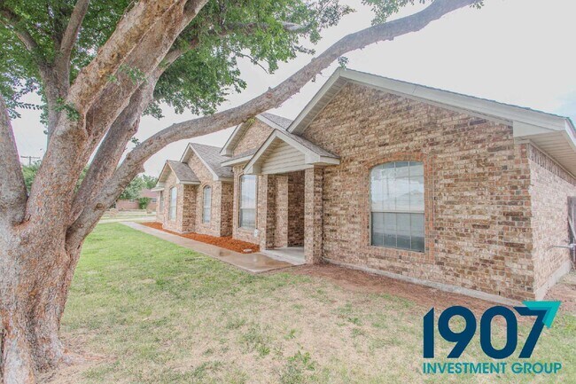 Building Photo - 1540 N Santa Fe Ave