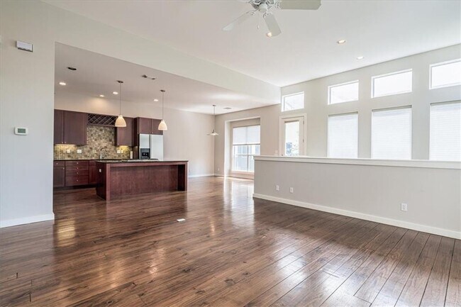 Foto del edificio - 1205-1209 Kinney Ave