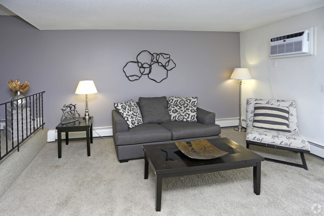 Rosedale Estates 2835 Rice St Roseville, MN