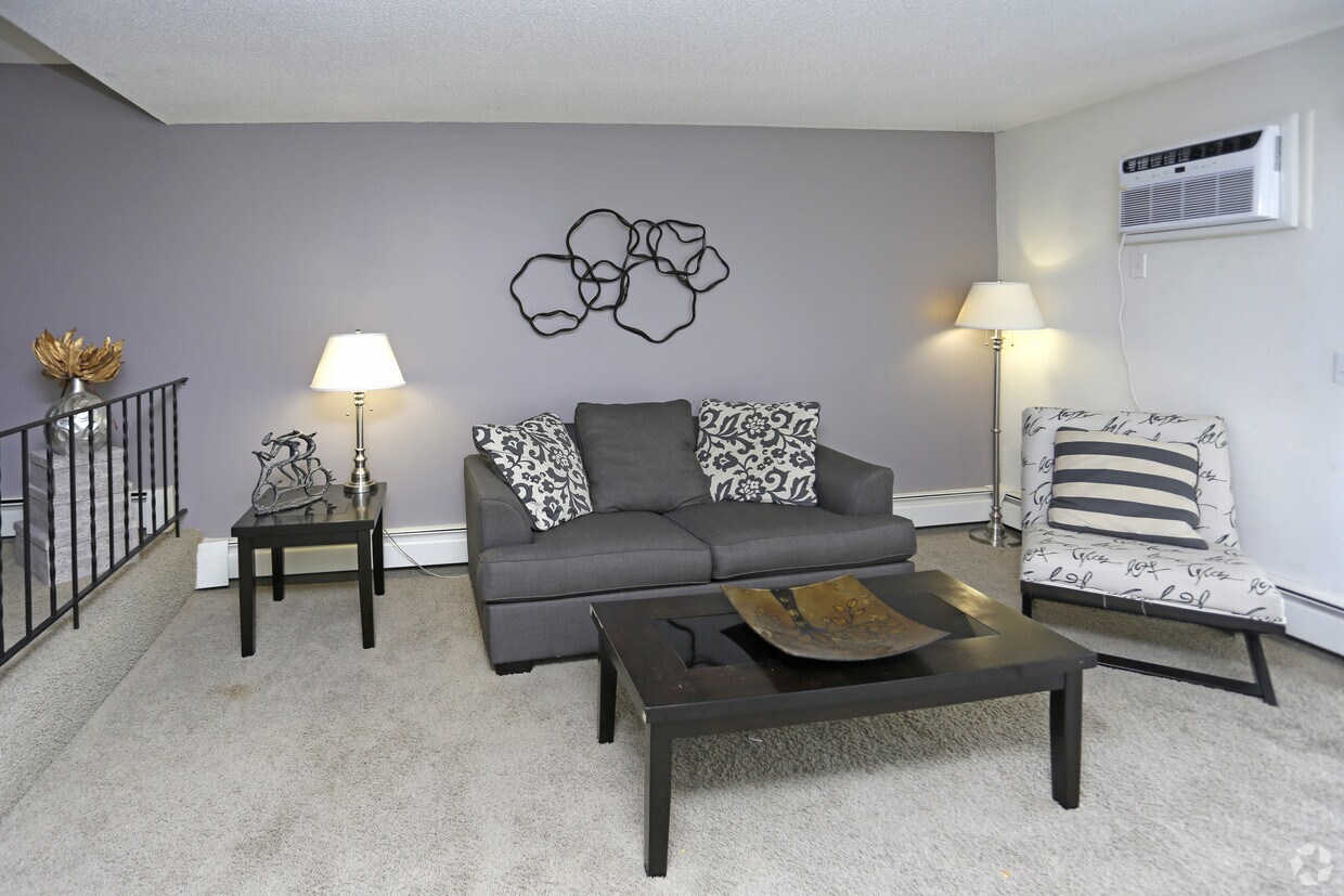 Rosedale Estates 2835 Rice St Roseville, MN