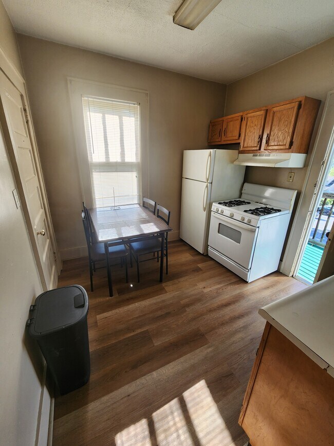 Cocina - 701 Grant Ave