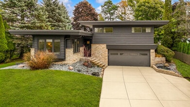 Building Photo - 10046 Sheridan Dr