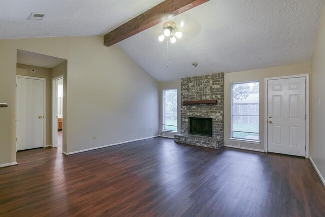 Building Photo - 16959 Nicole Ln