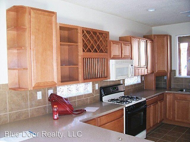 Building Photo - 3 br, 2.5 bath House - 3316 Lockerbie Dr