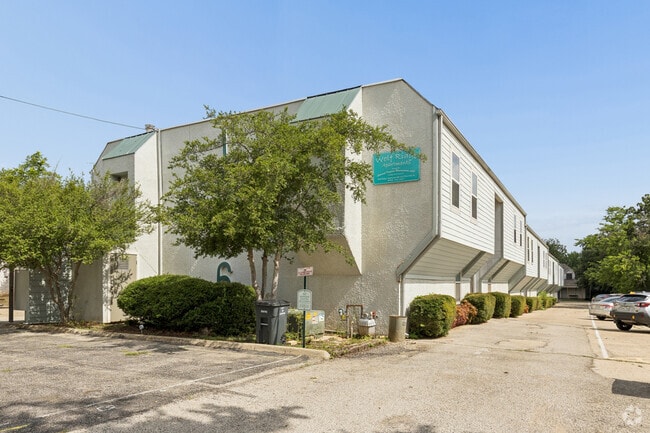 Building Photo - Wolf Ridge Apartments