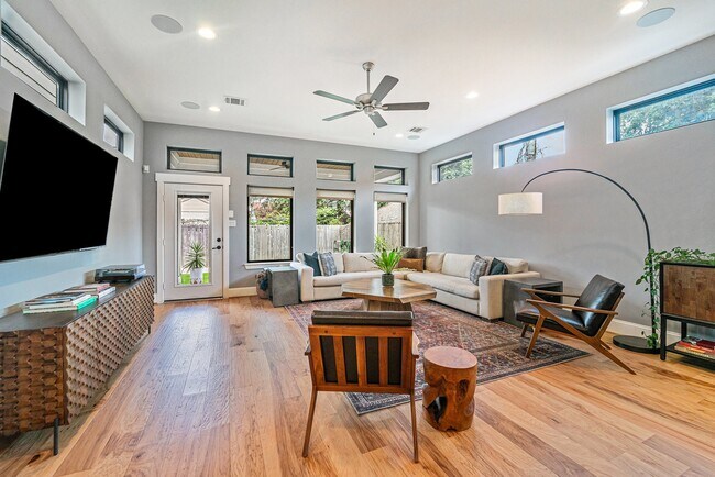 Foto del edificio - 719 E 28th St