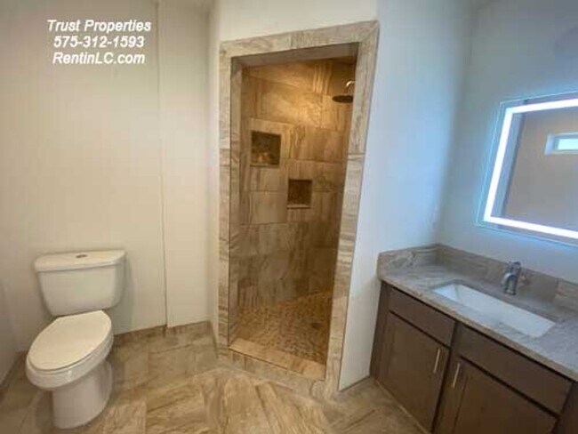 Building Photo - Supercute Casita close to Pioneer Park
