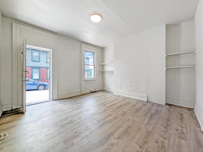 Building Photo - 257 37th St