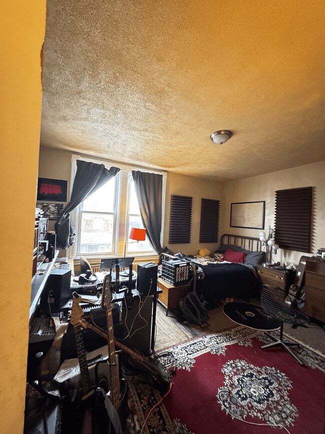 Foto del edificio - Oakland 3 Bedroom with Parking – Available August 1st, 2026