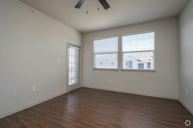 2BR, 2BA - 899SF - Living Room - Aria at Wilcrest
