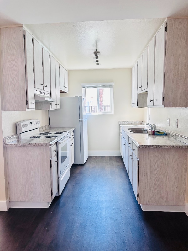 Building Photo - 853 Cherrywood Way