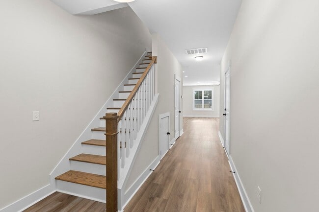 Building Photo - Townhome in Hampstead!
