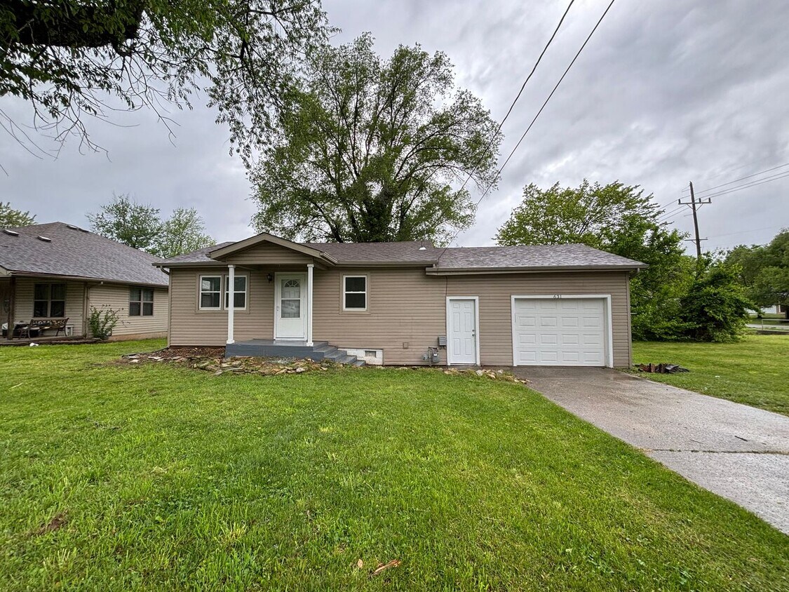 Primary Photo - Available Now 2 bedroom 1 bathroom with 2 ...