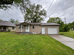 Building Photo - 631 N Brown Ave
