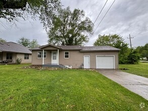 Building Photo - 631 N Brown Ave