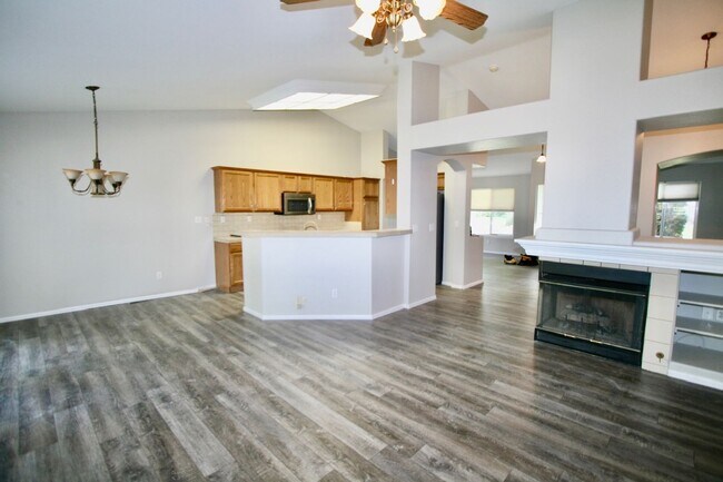 Building Photo - Beautiful 4 Bedroom Ranch Style Home Avail...