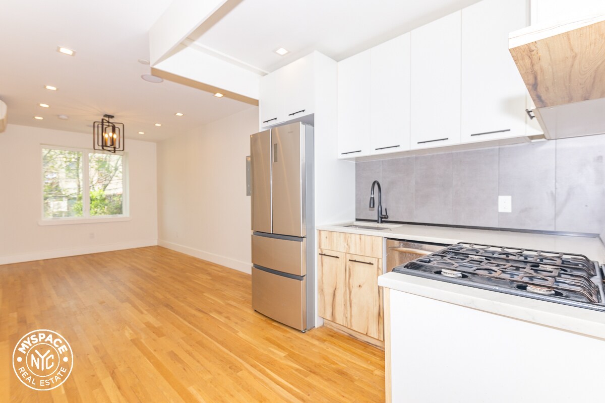 Primary Photo - 773 Lexington Ave