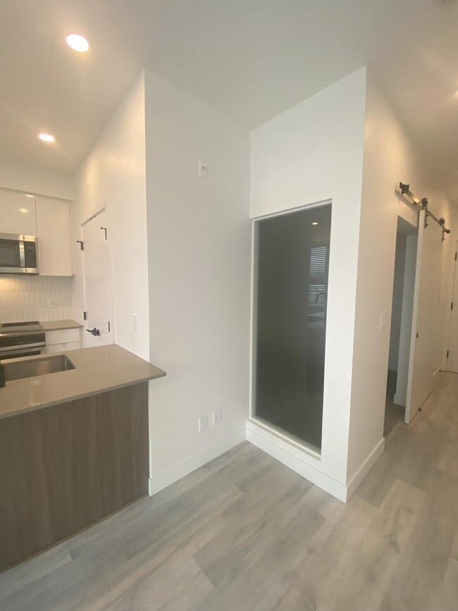 Building Photo - 32838 Landeau Pl