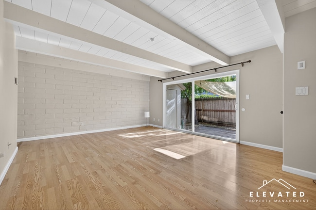 Building Photo - 111 Avram Ave