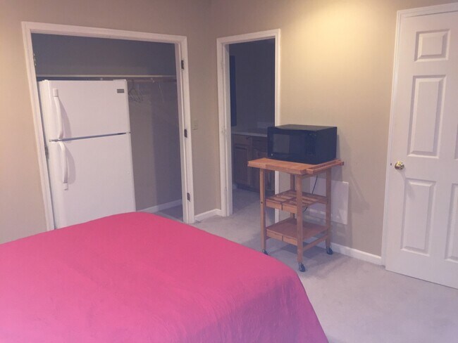 Foto del edificio - Beautiful 1 Bedroom 1 Bathroom Efficiency ...