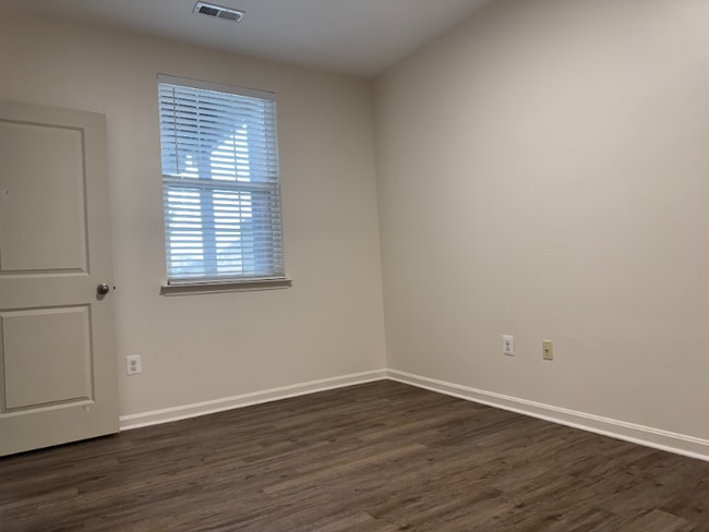 Building Photo - 12944 Yellow Jacket Rd