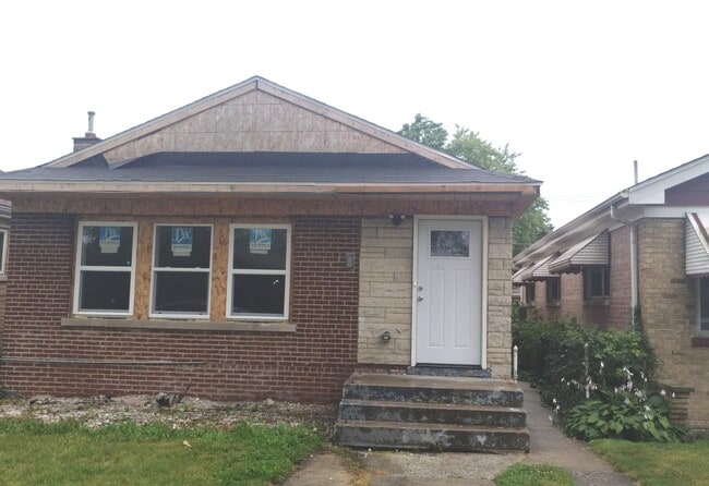 Building Photo - 219 E 89th Pl