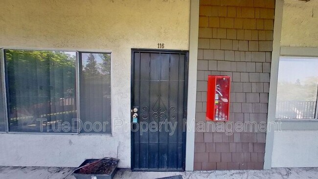 Building Photo - 991 S Idaho St