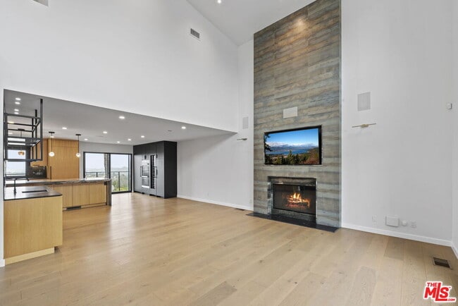 Building Photo - 105 Sequoia Dr