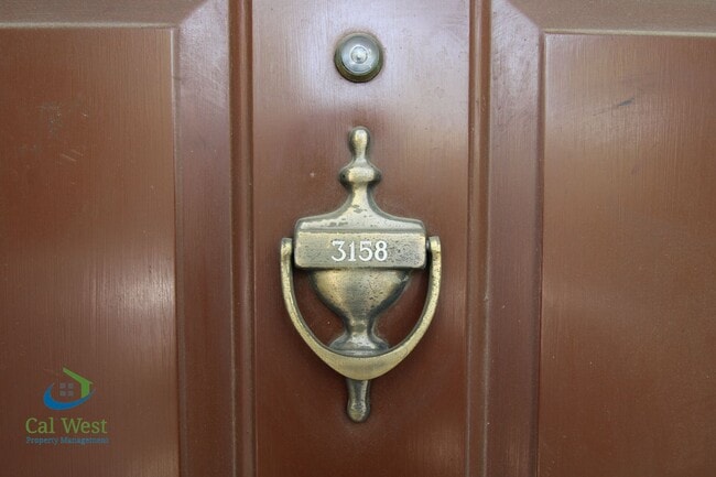 Foto del edificio - $3,695 - Spacious 2 Bedroom, 2.5 bath tri-level townhouse near Communication Hill in Lancaster Gates