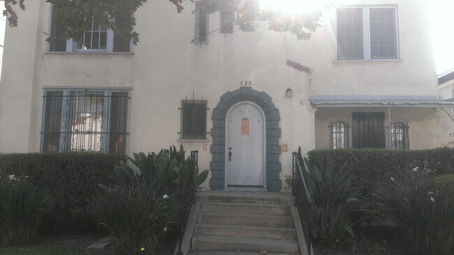 Building Photo - 737 N Alfred St