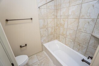 Building Photo - 2206 Argos Dr