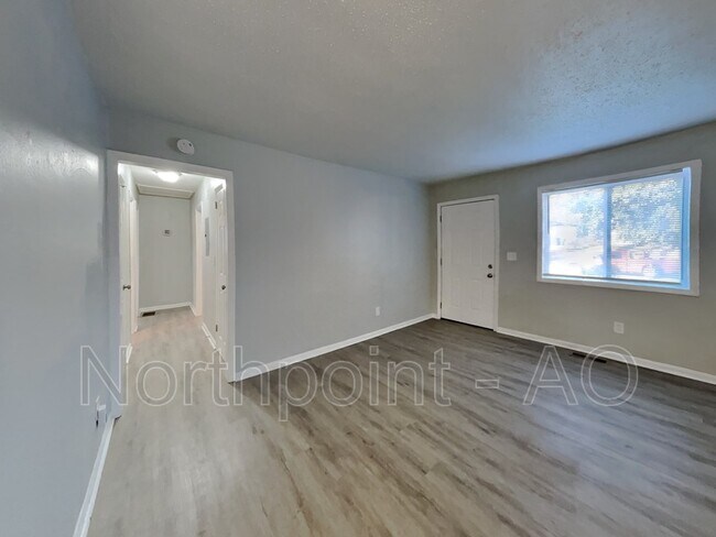Foto del edificio - 2838 Cardo Dr NW
